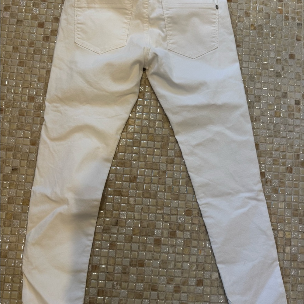 Elegant White Cropped Jeans for Women